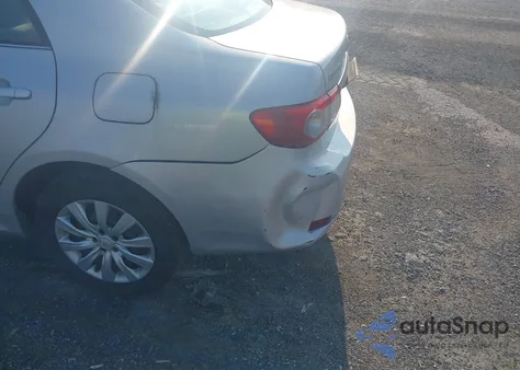 2013 Toyota Corolla Le z USA, uszkodzony, nr VIN 2T1BU4EE9DC077714